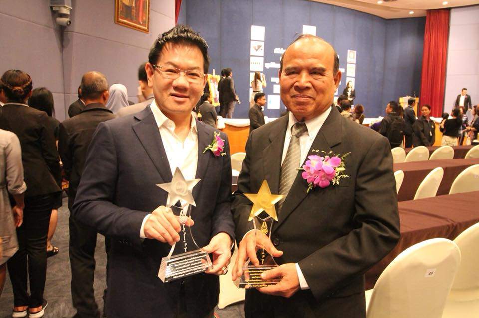 นพ.สิทธวีร์ เกียรติชวนันต์ ผู้ก่อตั้ง SUCCESSMORE ได้รับรางวัล บุคคลคุณภาพแห่งปี 2017 (7)